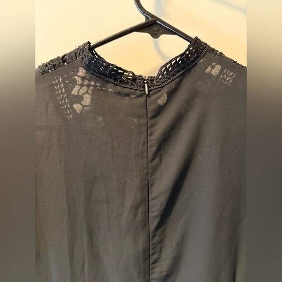 New Black lace zipper back blouse size Medium - Picture 5 of 7